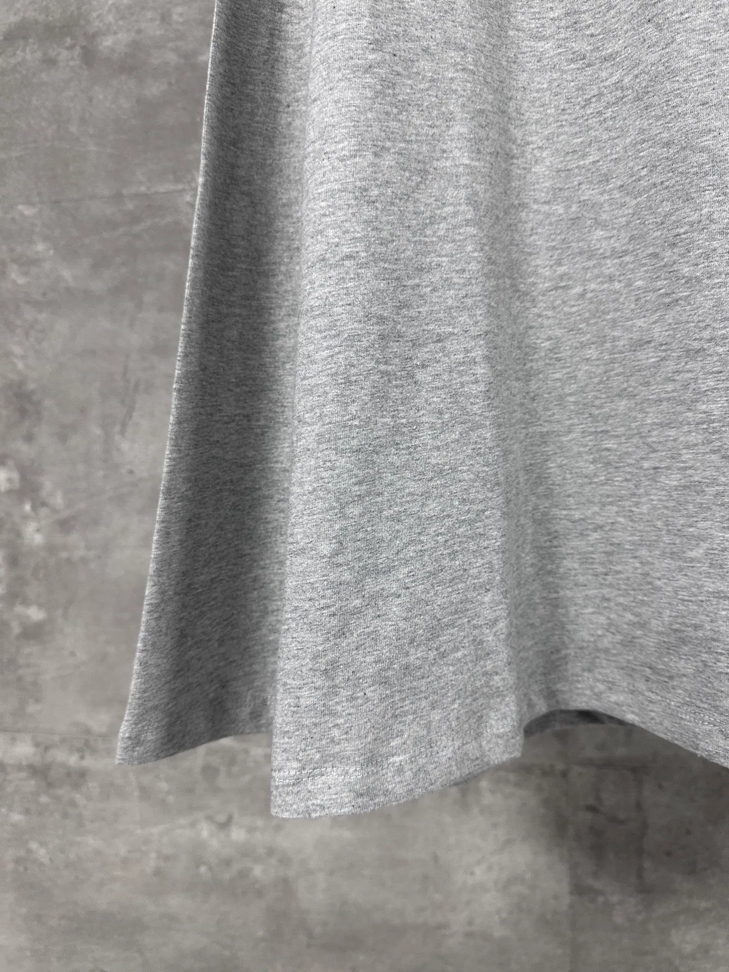 P290 Chrome Hearts/Chrome Hearts CH black flocked cross round neck long sleeves, custom-woven and dyed 40 yarn surface pattern with scratchy fabric, ready-made garments are made of YB consistent electrostatic flocking process, which is not an ordinary lettering mold process, and the colors are different at different angles. Brand new collar label (not the previous leather label) and washed label.  Size：S/M/L/XL